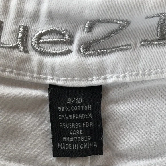 Low rise Shorty shorts - white jean 34” hip/lower waist as it sits lower.   9/10 - Picture 6 of 9